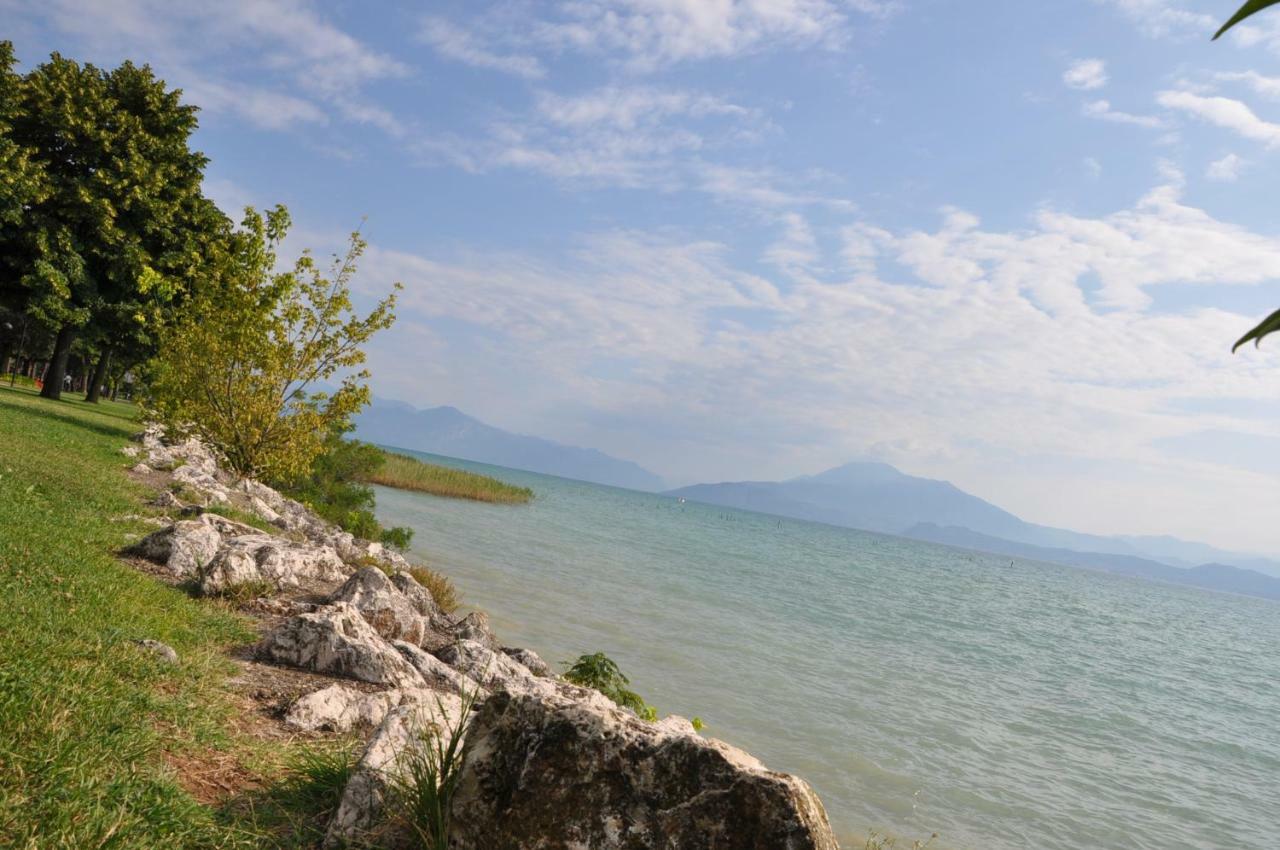 Royal Apartments Garda Sirmione Exteriér fotografie